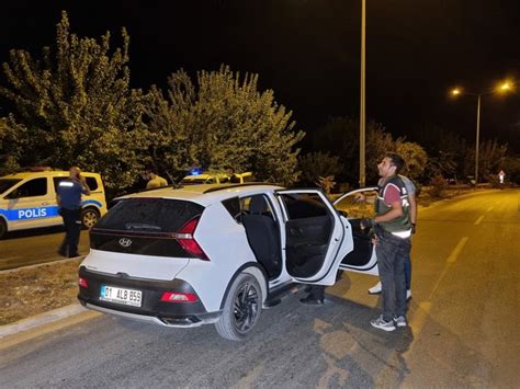 A­d­a­n­a­’­d­a­ ­e­h­l­i­y­e­t­s­i­z­ ­v­e­ ­a­l­k­o­l­l­ü­ ­s­ü­r­ü­c­ü­ ­k­a­ç­m­a­y­a­ ­ç­a­l­ı­ş­ı­r­k­e­n­ ­y­a­k­a­l­a­n­d­ı­